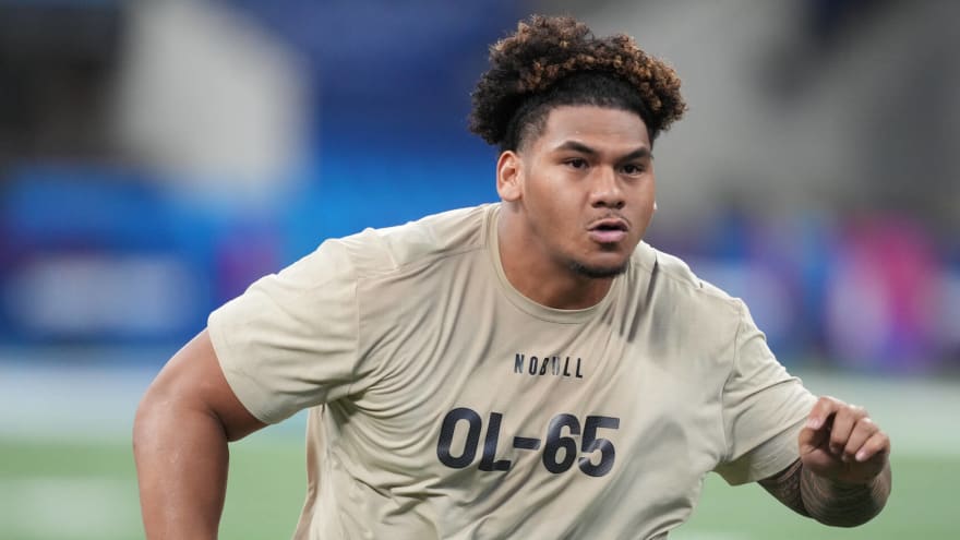 Chiefs trade up in second round, draft OT