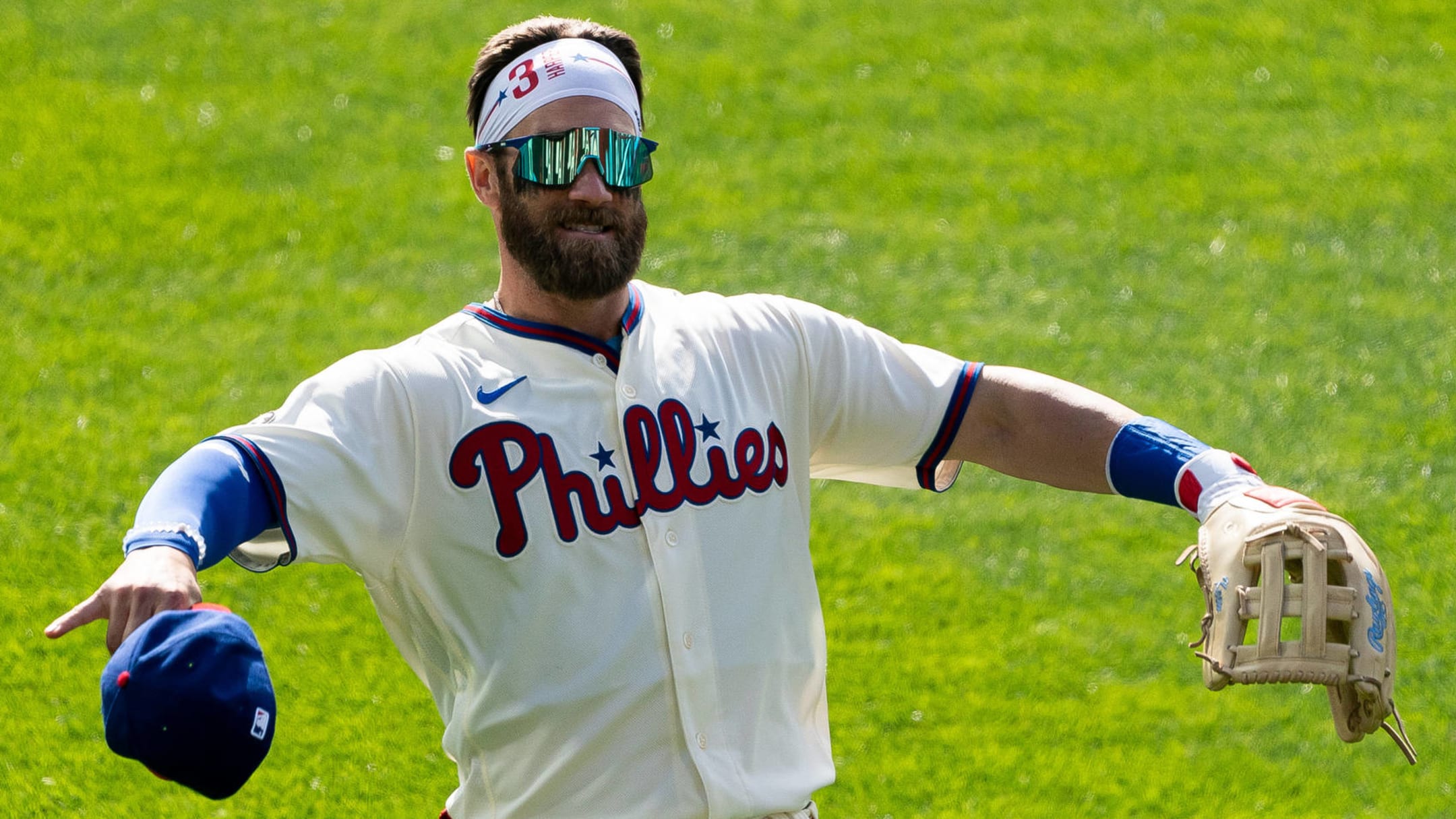 Moments after hitting Bryce Harper, Genesis Cabrera hits Didi