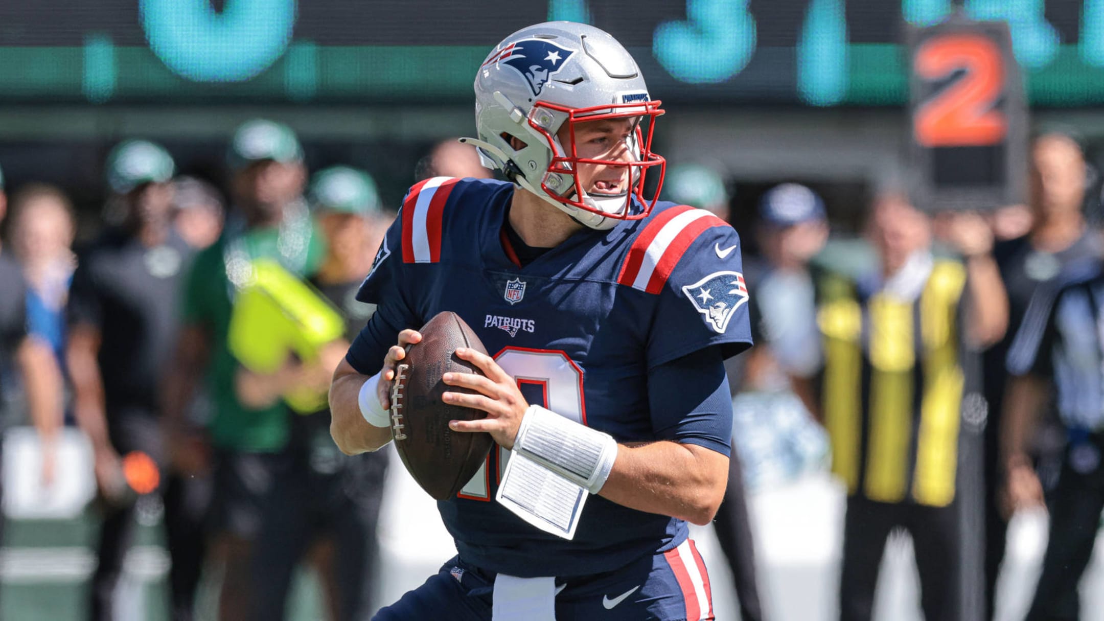 Tom Brady sets NFL career passing yards record against Patriots