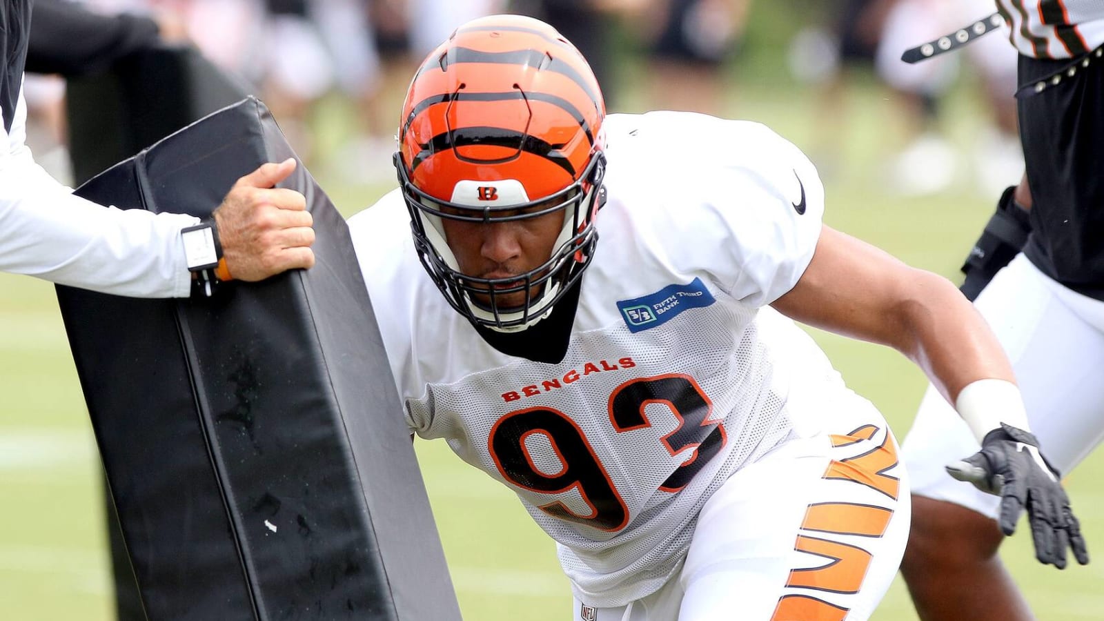 Former Bengals, Titans DE Amani Bledsoe suspended six games for PED violation