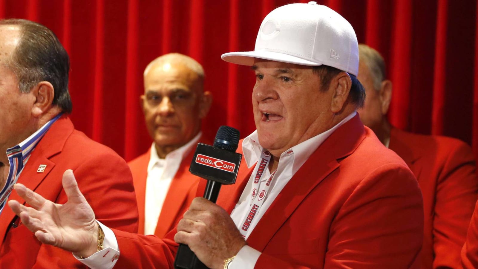 Pete Rose asks MLB to reinstate him, citing Astros' cheating scandal