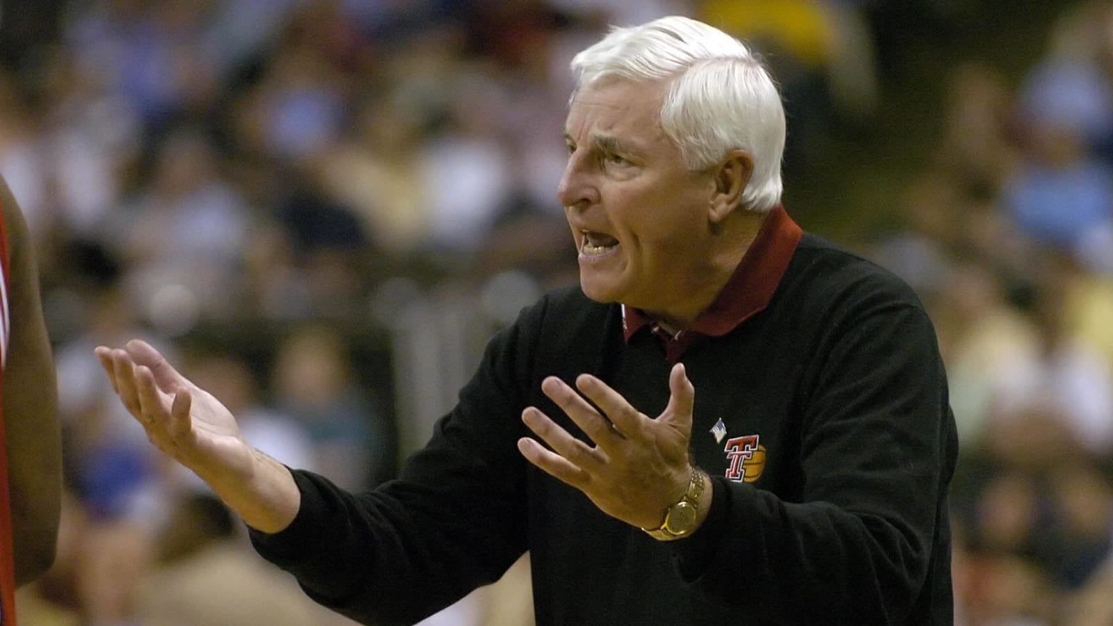 College basketball legend Bob Knight dies