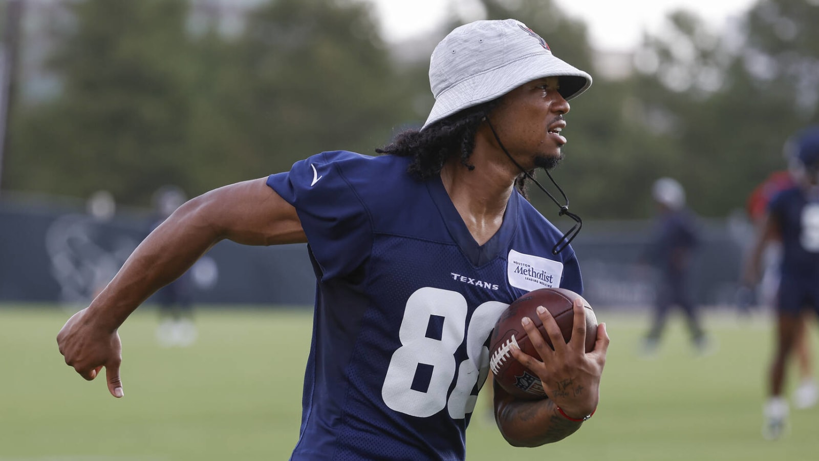 Texans WR John Metchie III making strides in recovery from leukemia
