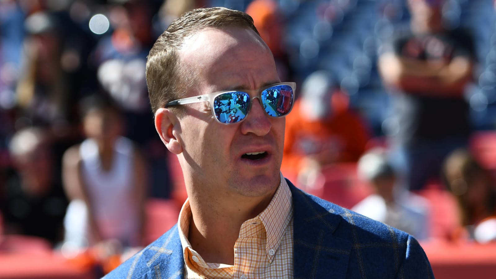 Peyton Manning stars in video that unveils Broncos' schedule