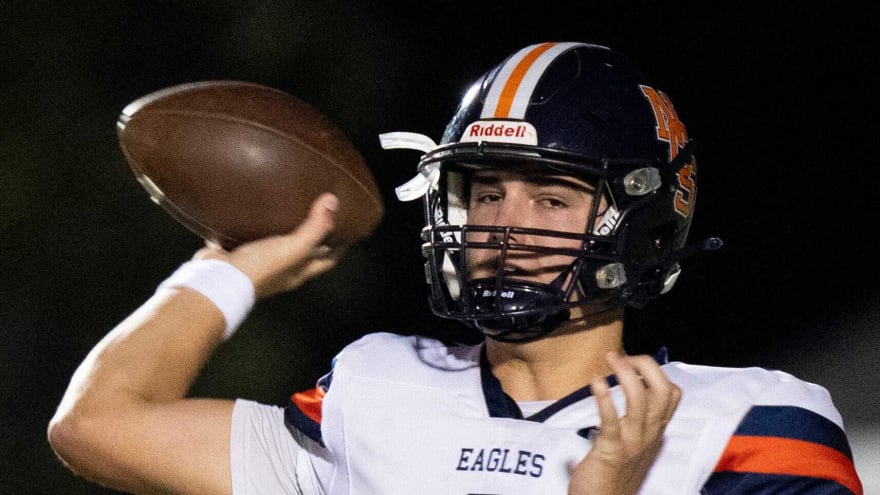 Five-star quarterback recruit decommits from Georgia