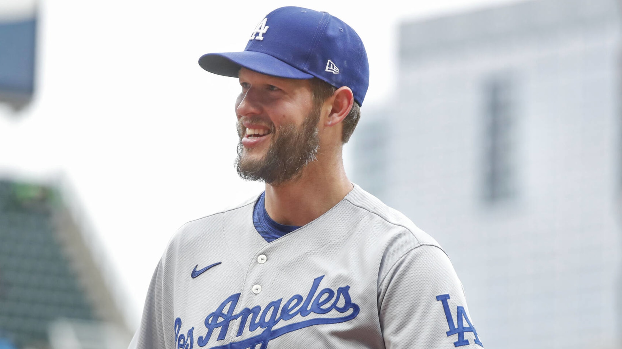 🤣 Dodgers Teammates imitate Clayton Kershaw's iconic pitching