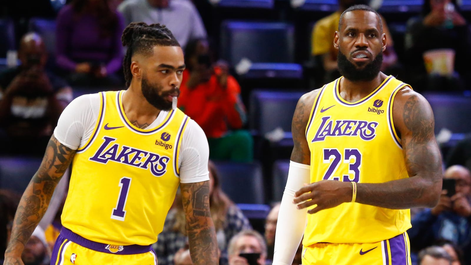 Watch: LeBron, D'Angelo Russell both throw no-look passes