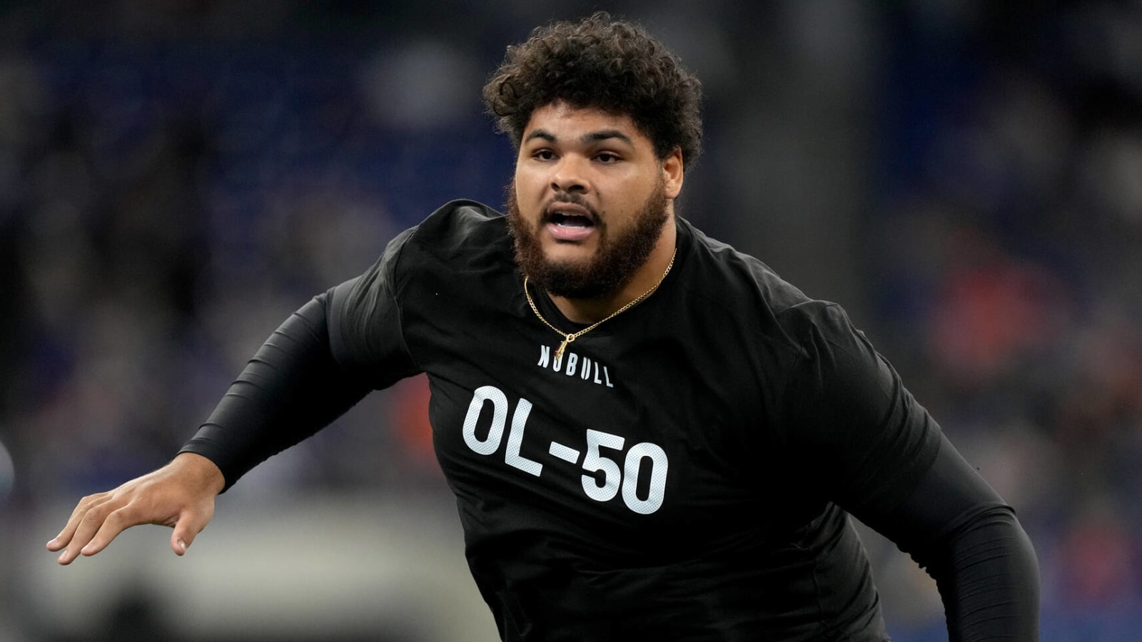 Bears move back one spot, draft Darnell Wright
