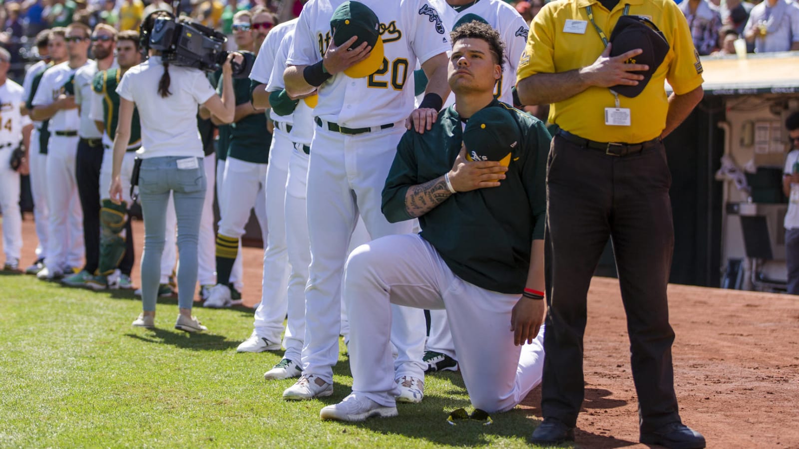 Bruce Maxwell, first MLB player to kneel during national anthem, signs with Mets