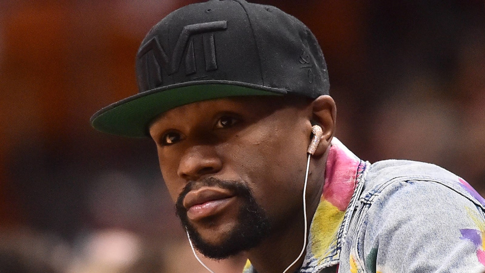 Floyd Mayweather accused of assaulting fan who asked for photo