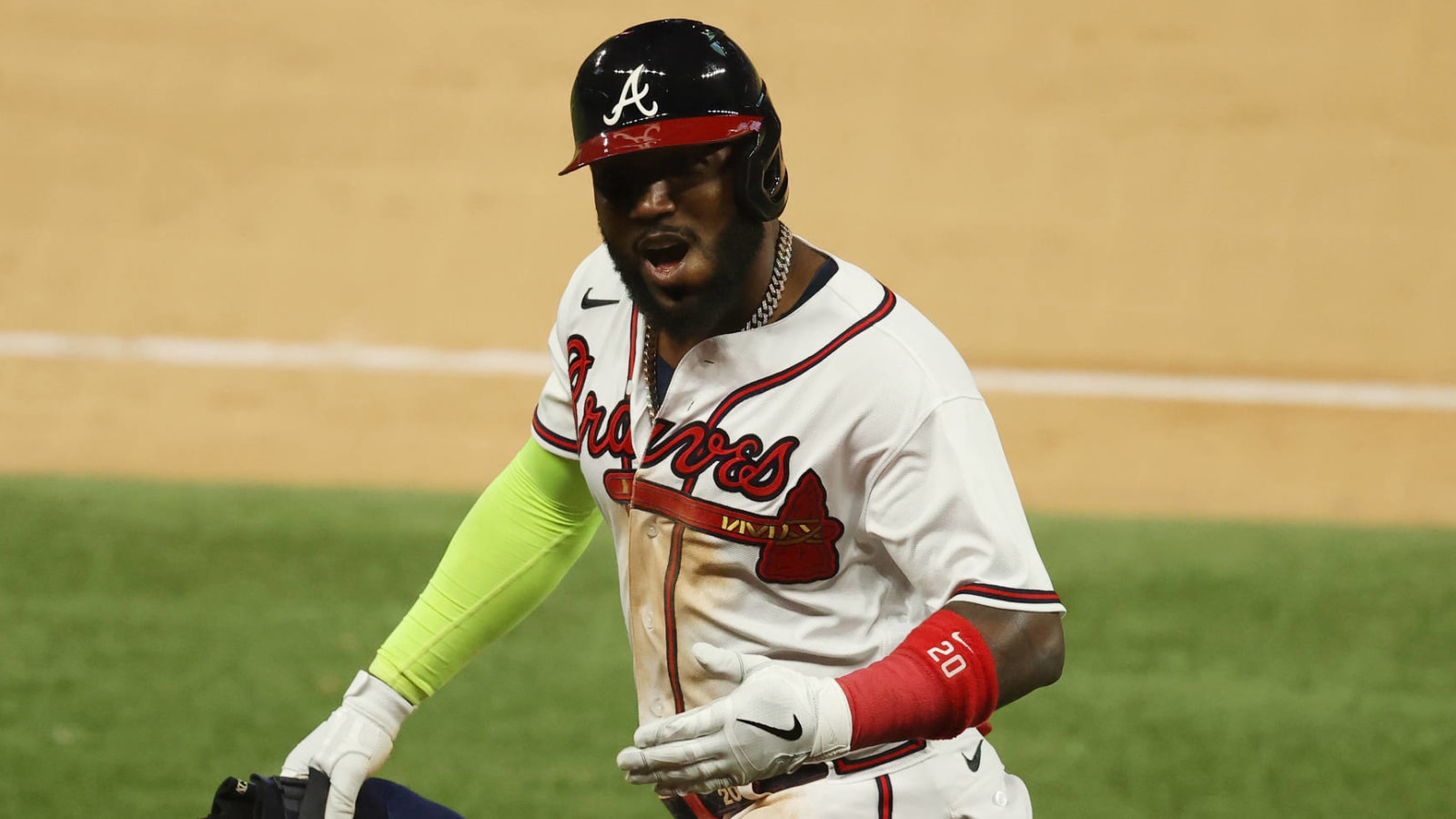 Marcell Ozuna returns to Braves on four-year, $64 million deal