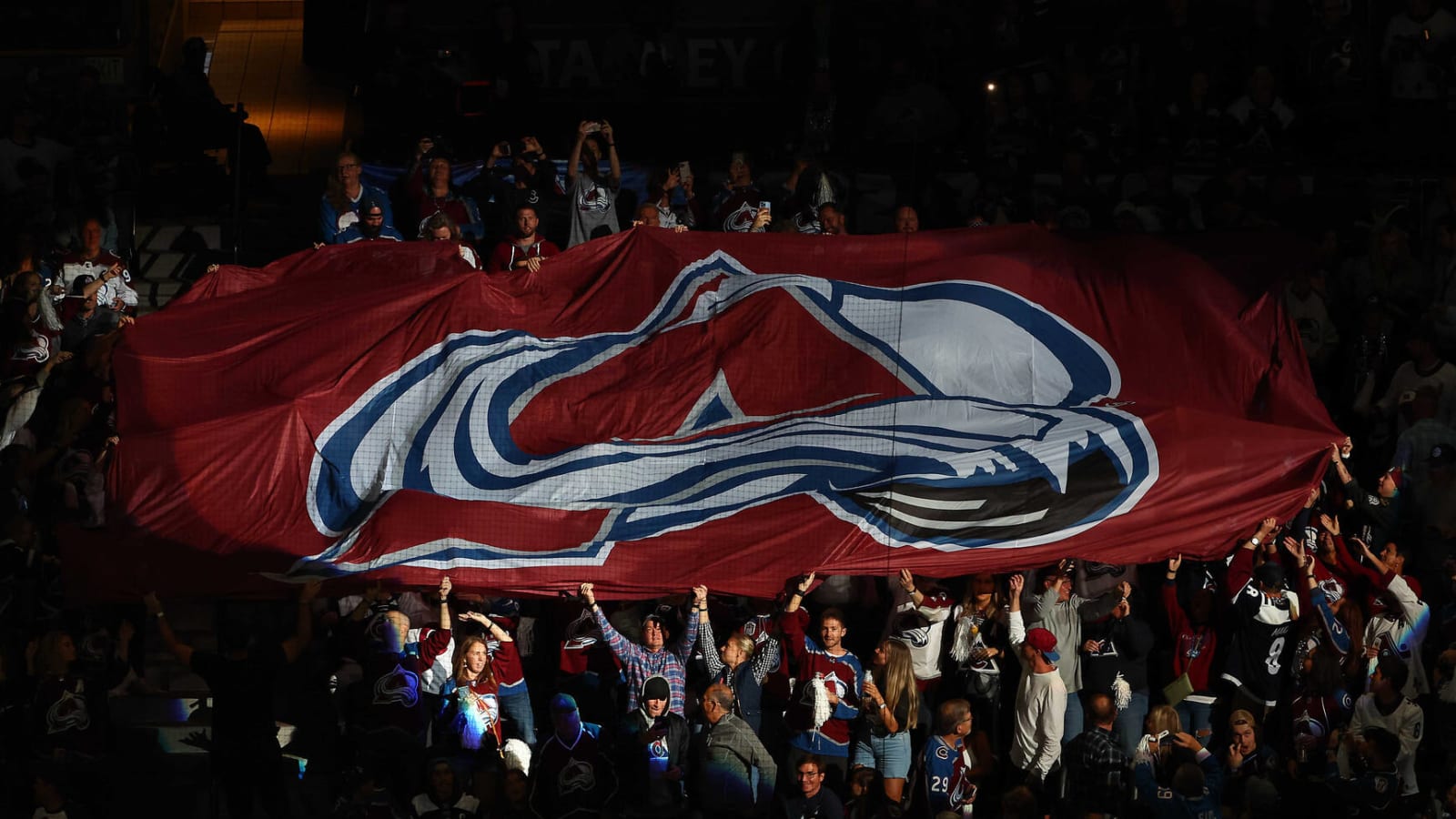 Avalanche sign NCAA's leading scorer to entry-level contract