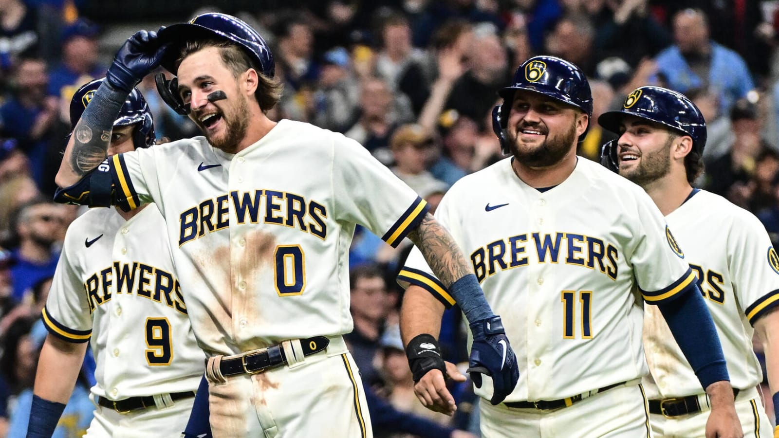 Brewers keeping pace in NL Central despite injuries