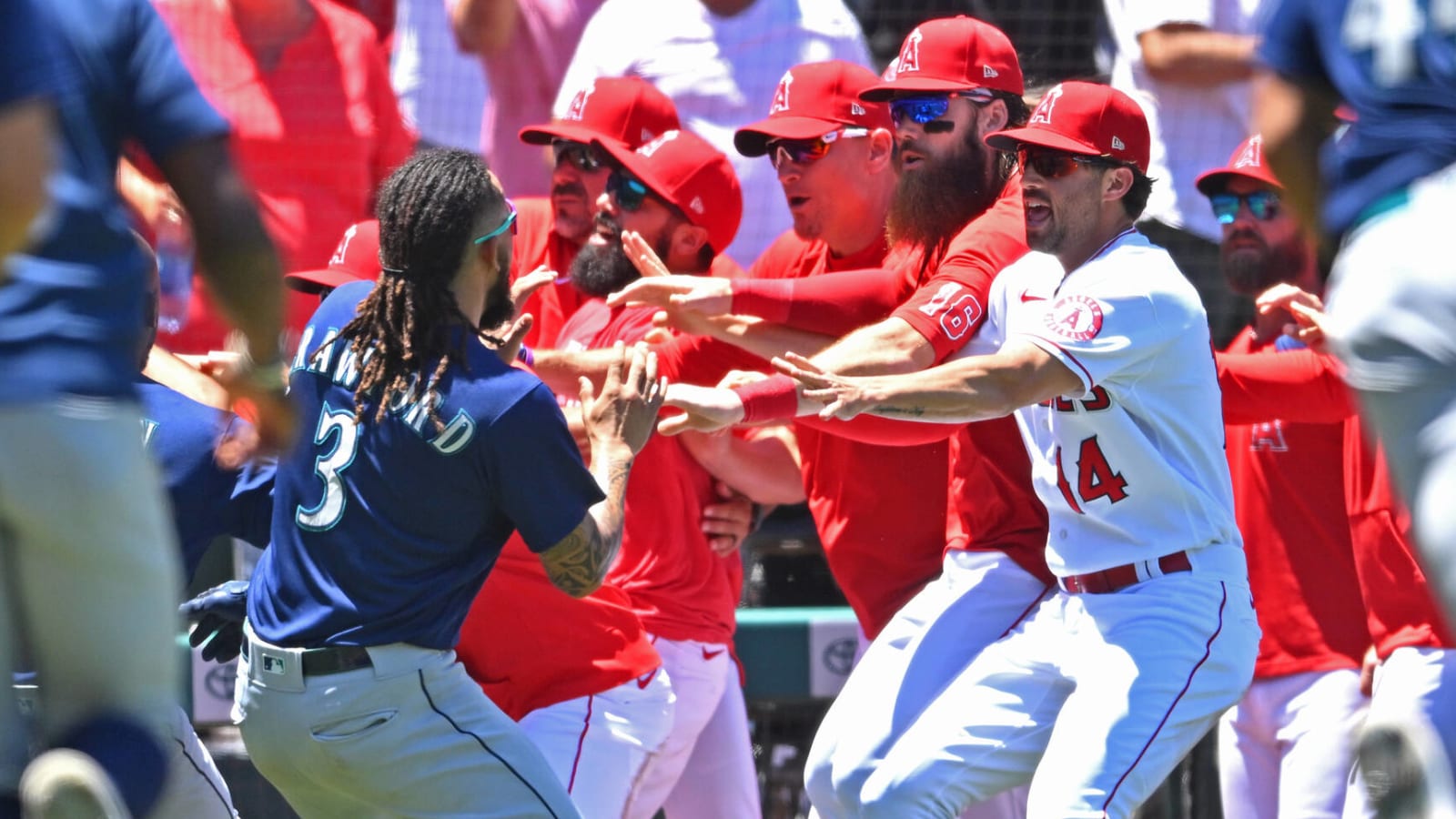 Eight ejected as Angels, Mariners benches clear