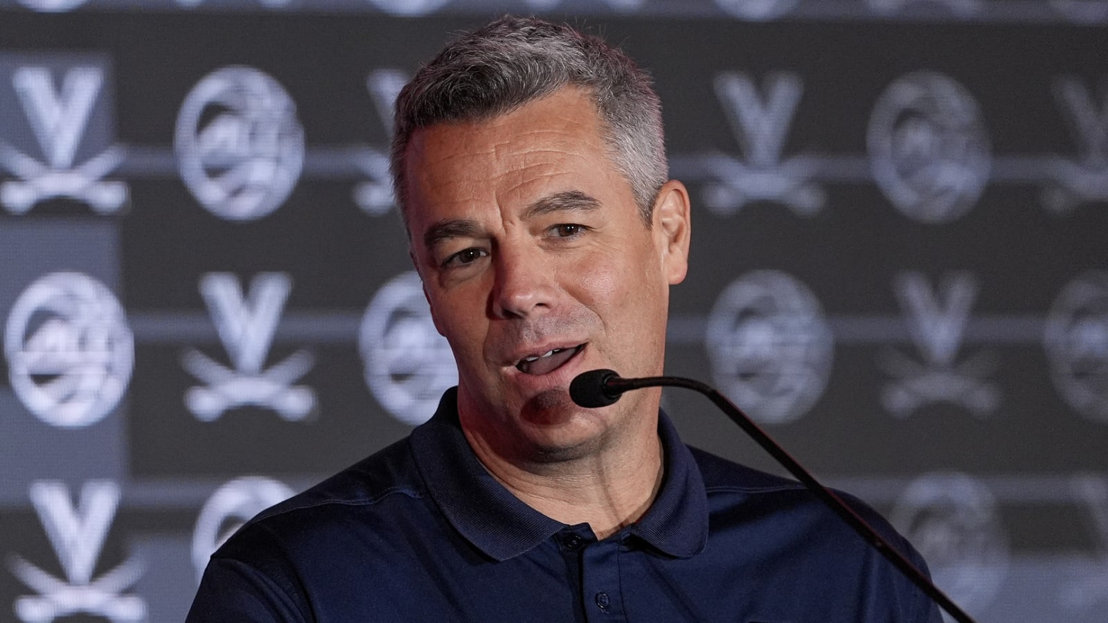 Virginia coach Tony Bennett makes shocking decision