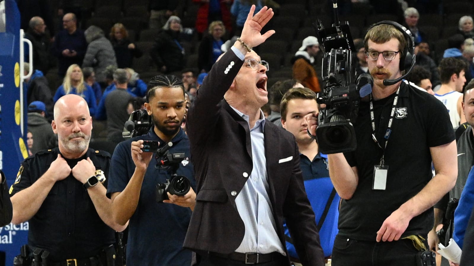 Dan Hurley channels Klay Thompson while taunting Creighton fans