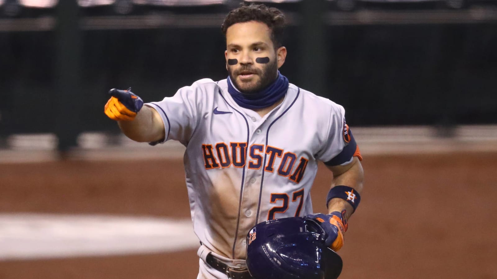 Report: Astros star 2B Jose Altuve day-to-day after knee scare 