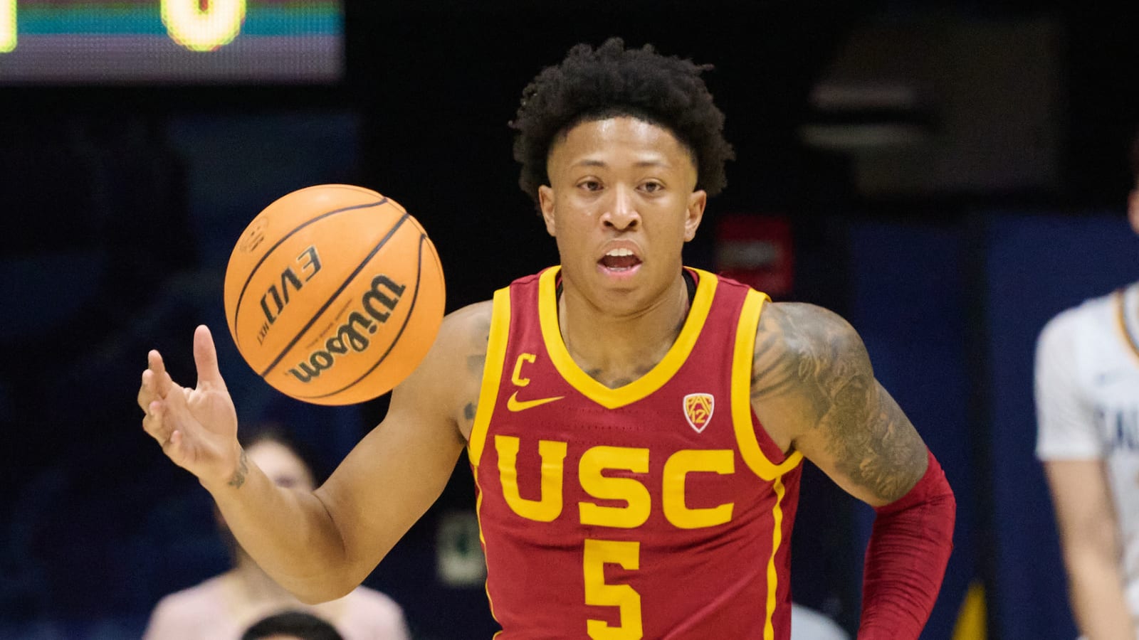 Former USC basketball star lands deal with Western Conference playoff team