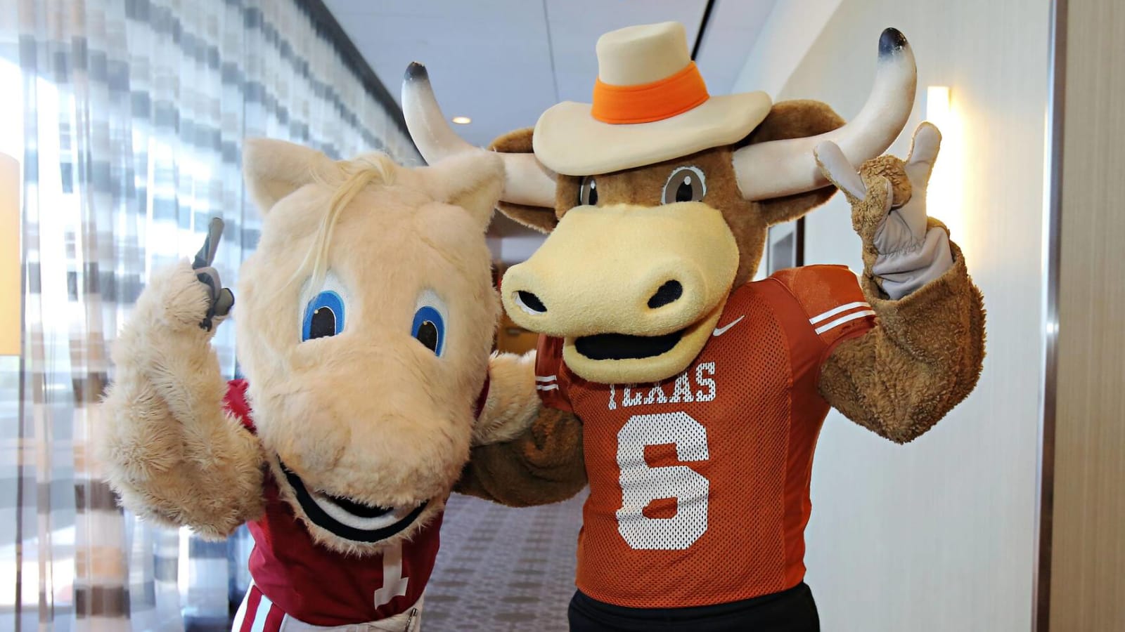 Oklahoma, Texas to stay in Big 12 until 2025