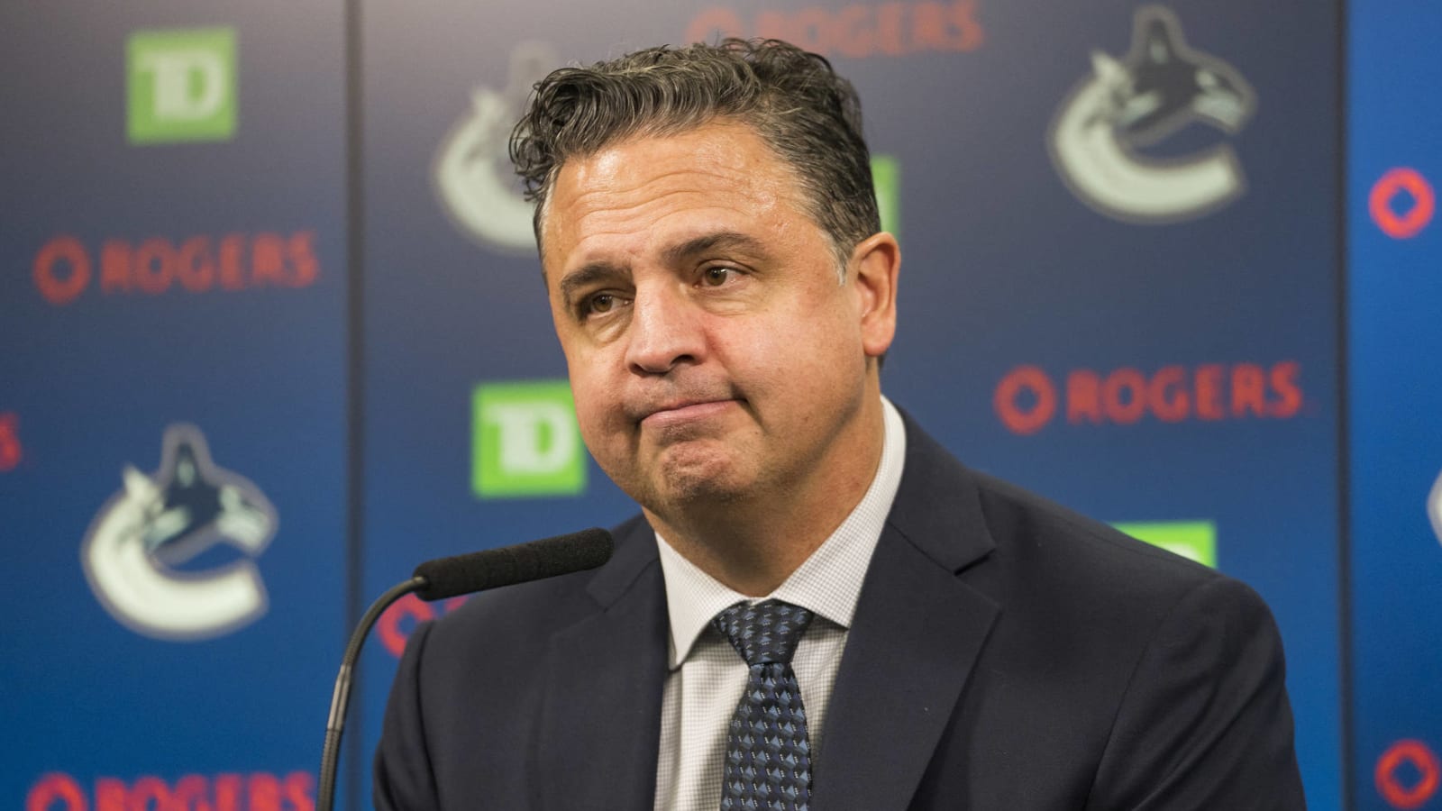 Canucks fire coach, GM in big management shakeup