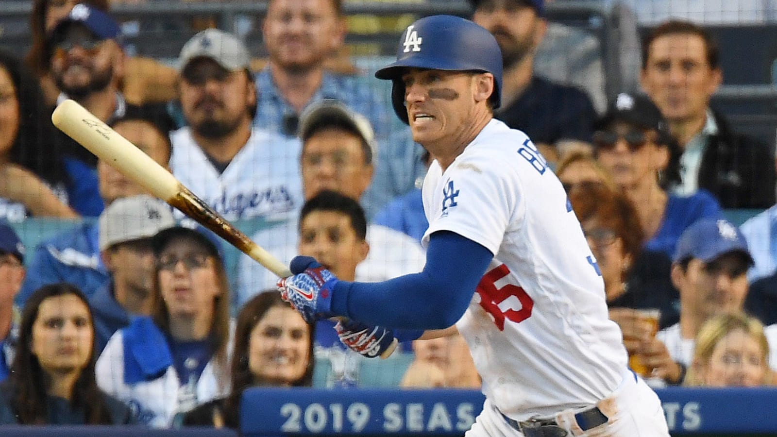 Twitter reacts to Cody Bellinger's epic bat toss