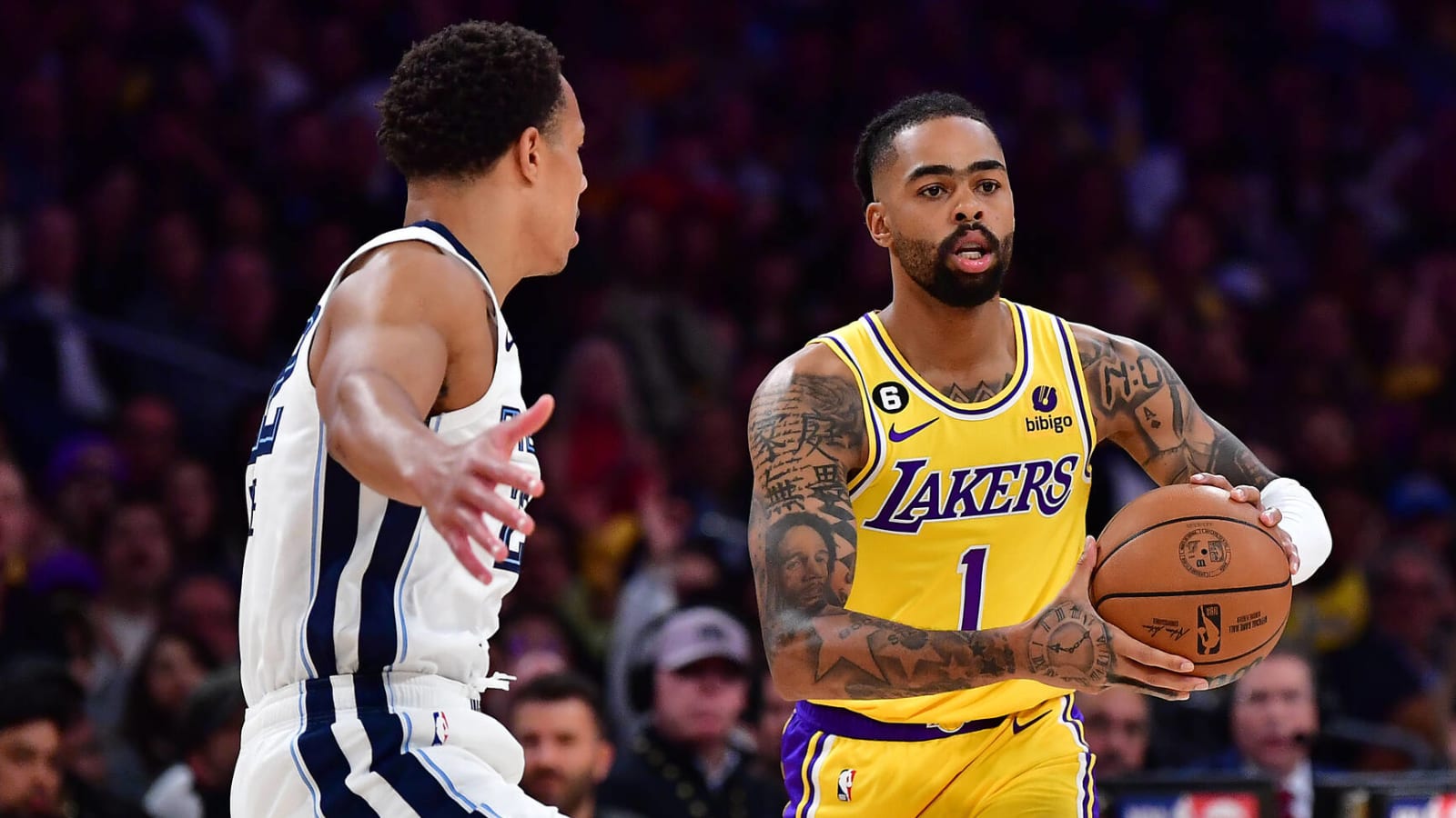 Russell's three-point barrage saves Lakers in fourth