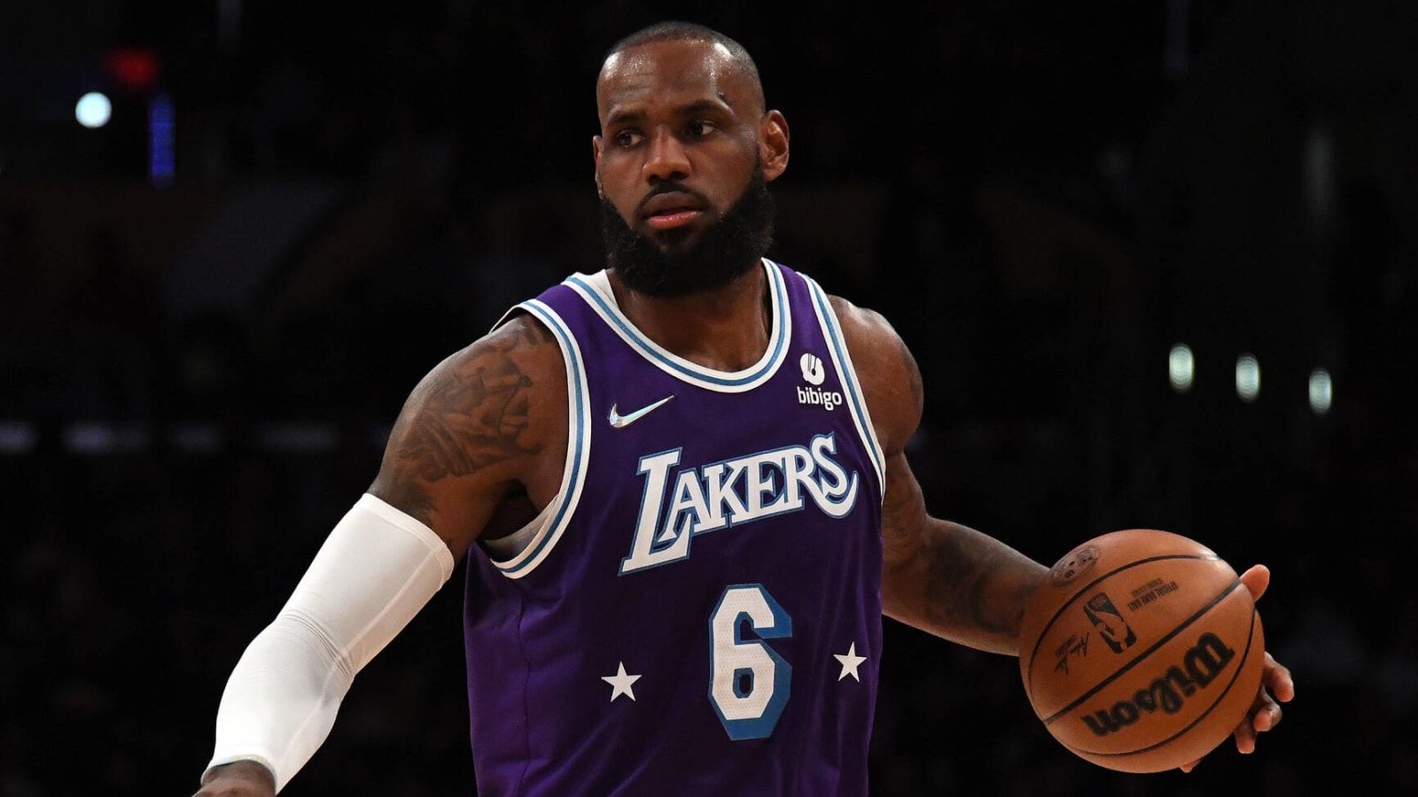 LeBron leads NBA in scoring after latest 50-point game
