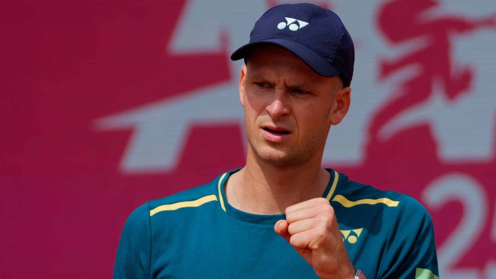 'I need to definitely text her or call her' – Ahead of a debut semi-final on clay, Hubert Hurkacz relies on compatriot and World No. 1 Iga Swiatek for the winning tips