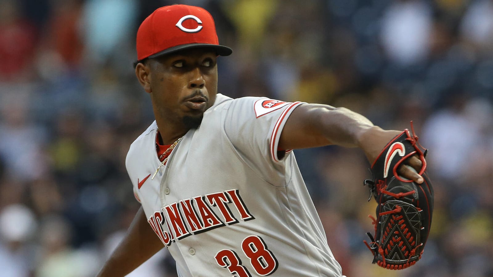 Reds righty to miss start of 2023 season with shoulder injury