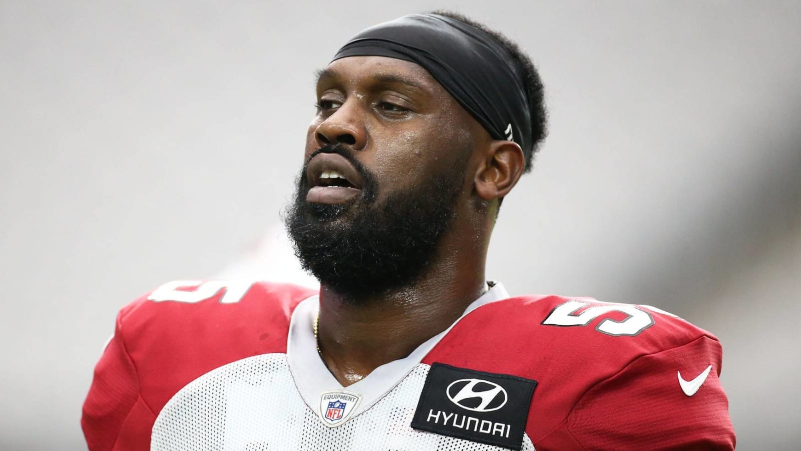 Cardinals' Chandler Jones requests trade amid contract dispute