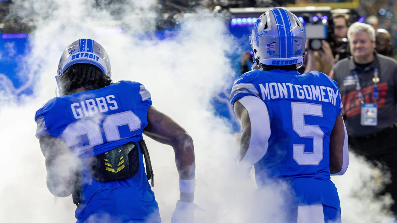 Jahmyr Gibbs, David Montgomery Rock Custom Sonic & Knuckles Cleats in Win Over Bears