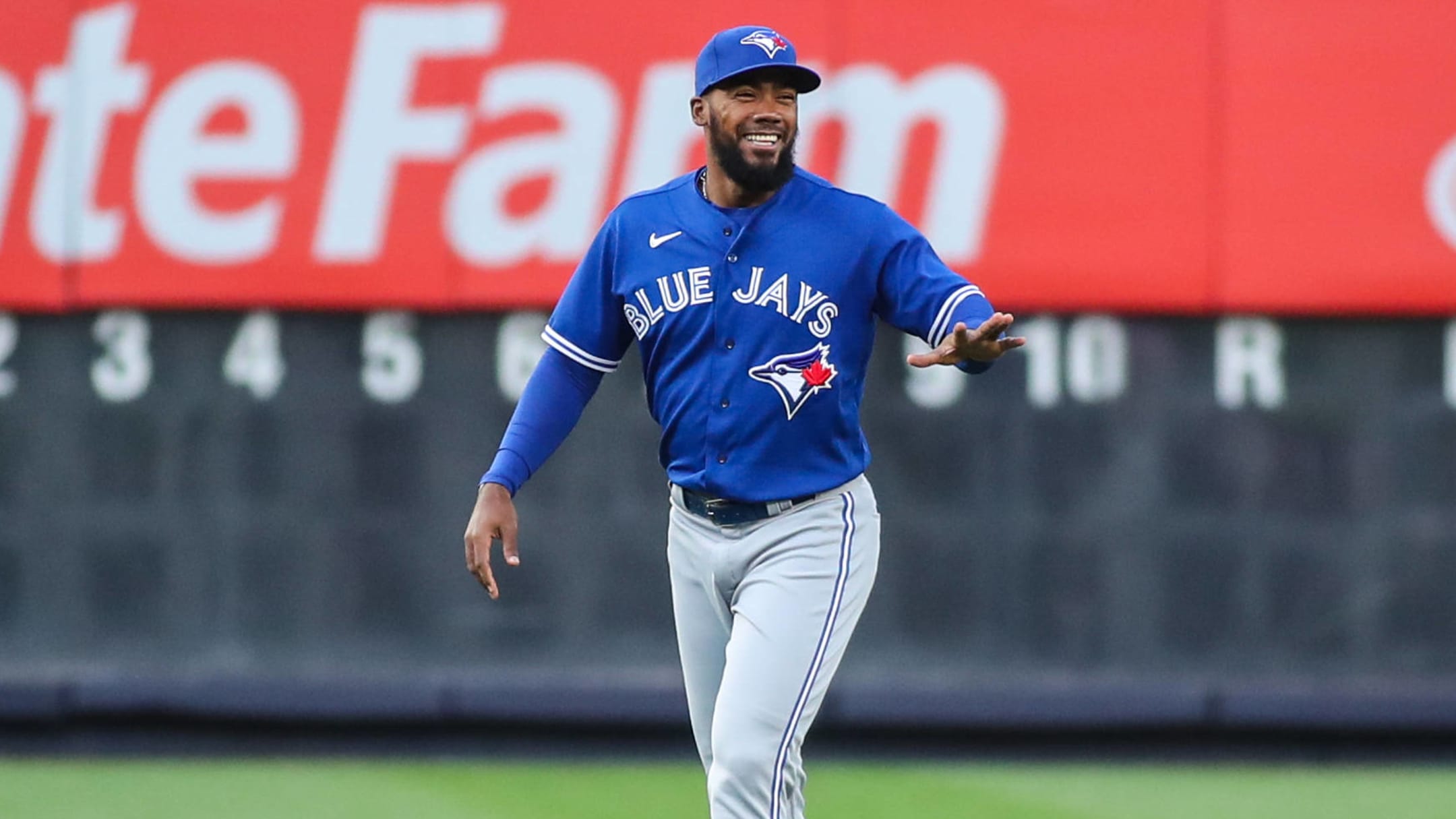 Teoscar Hernández of the Toronto Blue Jays rounds the bases after