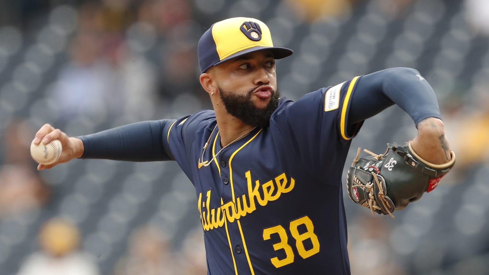 Potential landing spots for Brewers closer Devin Williams