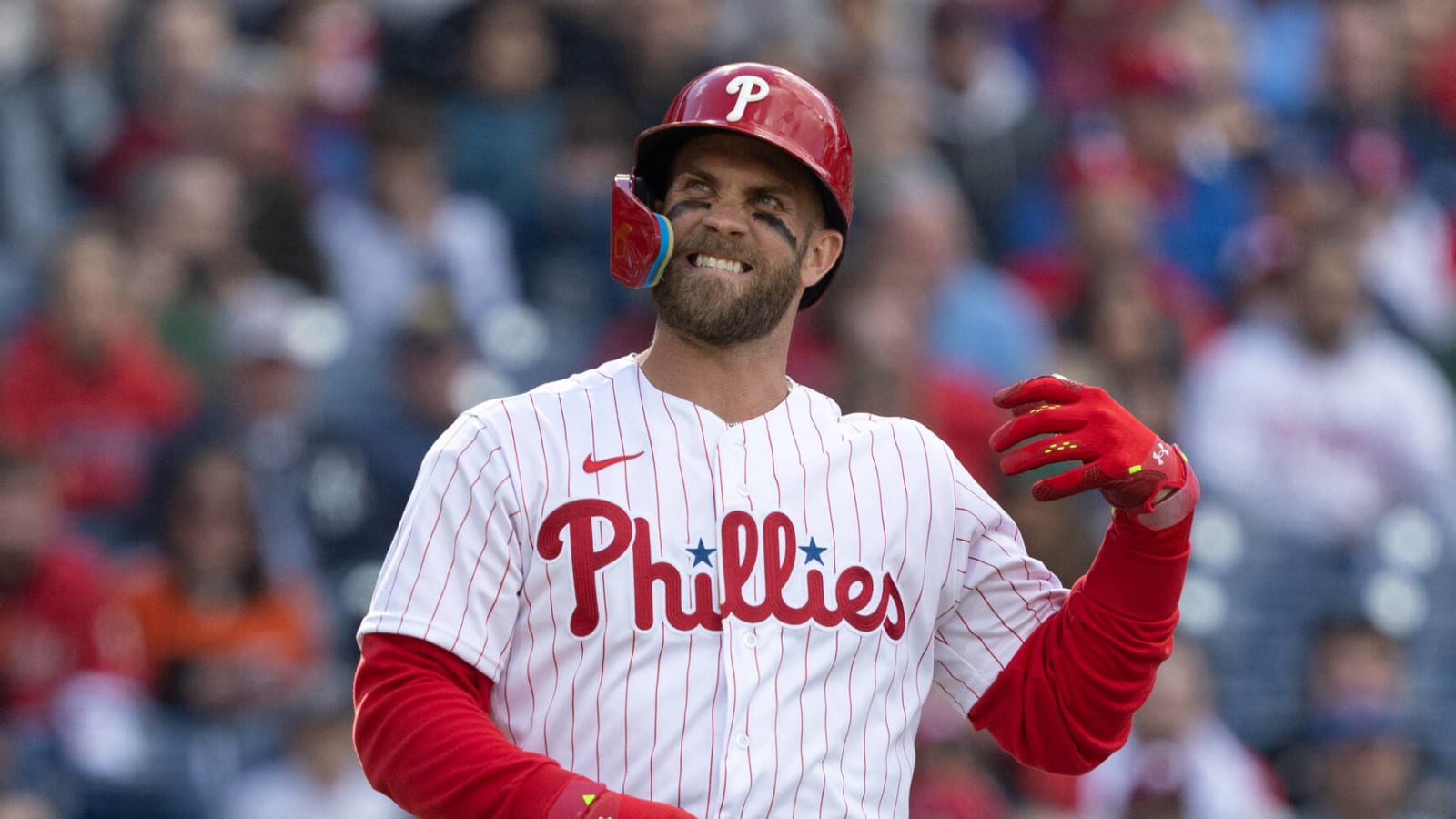 Bryce Harper suffers apparent elbow injury for Phillies