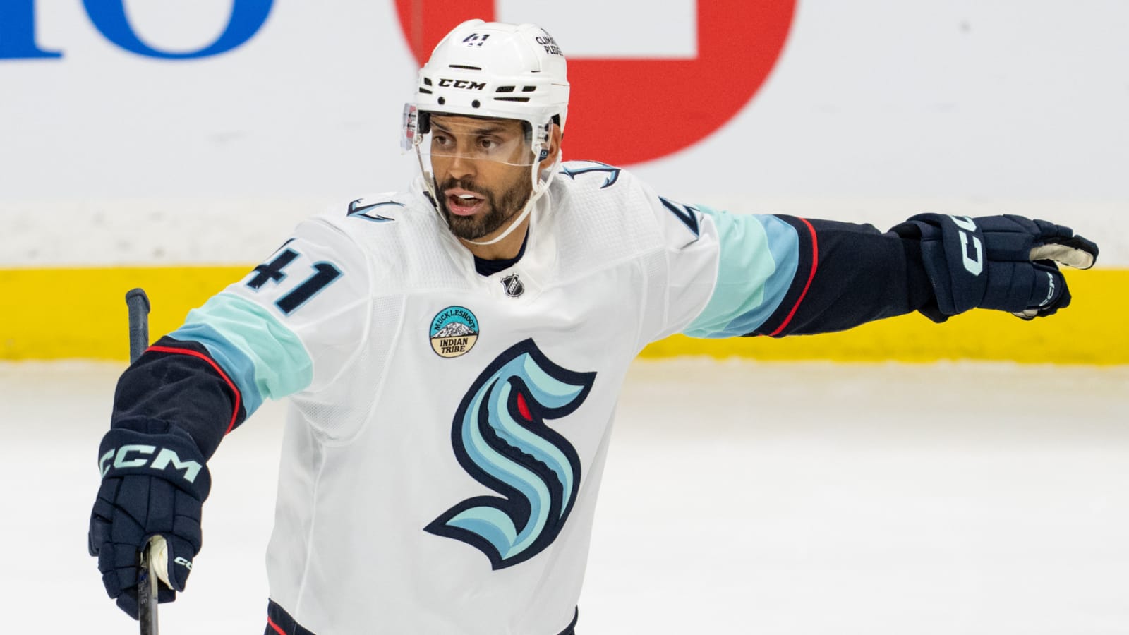 Avalanche to sign veteran center to PTO