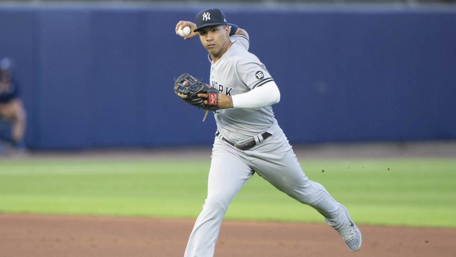 Yankees move shortstop Gleyber Torres to second base