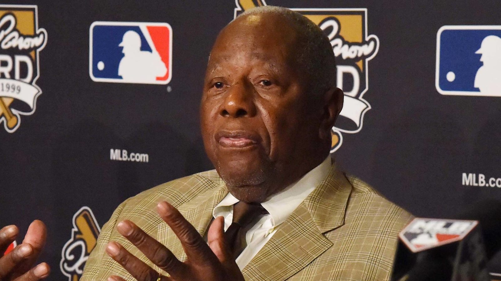 MLB legend, Hall of Famer Hank Aaron dies at 86