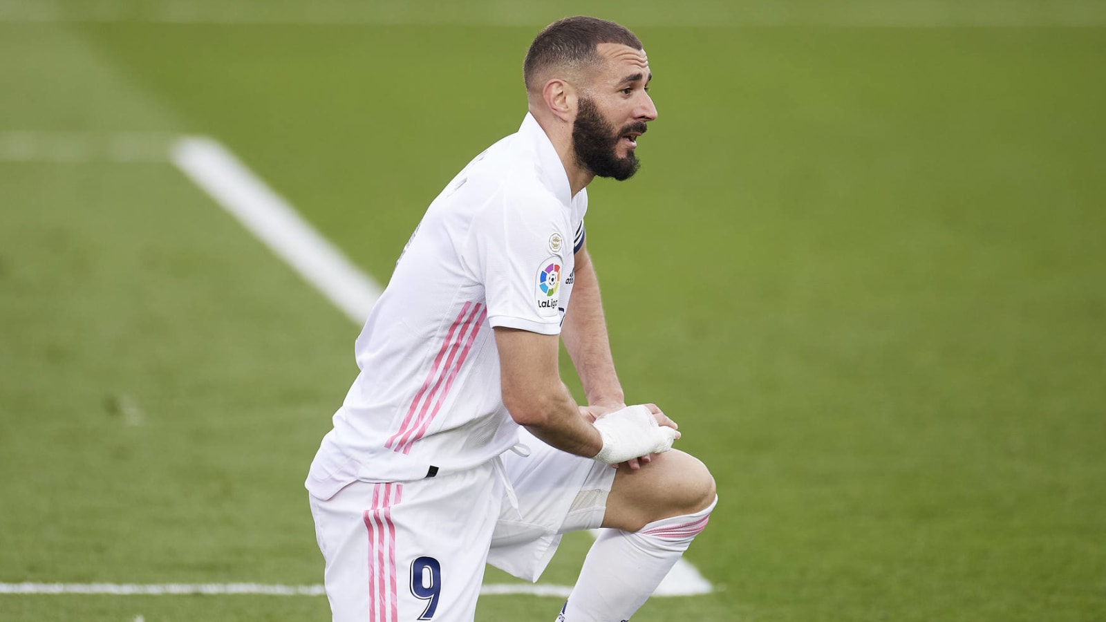 Striker Karim Benzema extends contract with Real Madrid