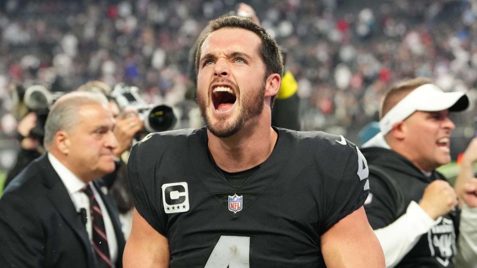 Raiders evaluating market for Carr, QB says goodbye to fans