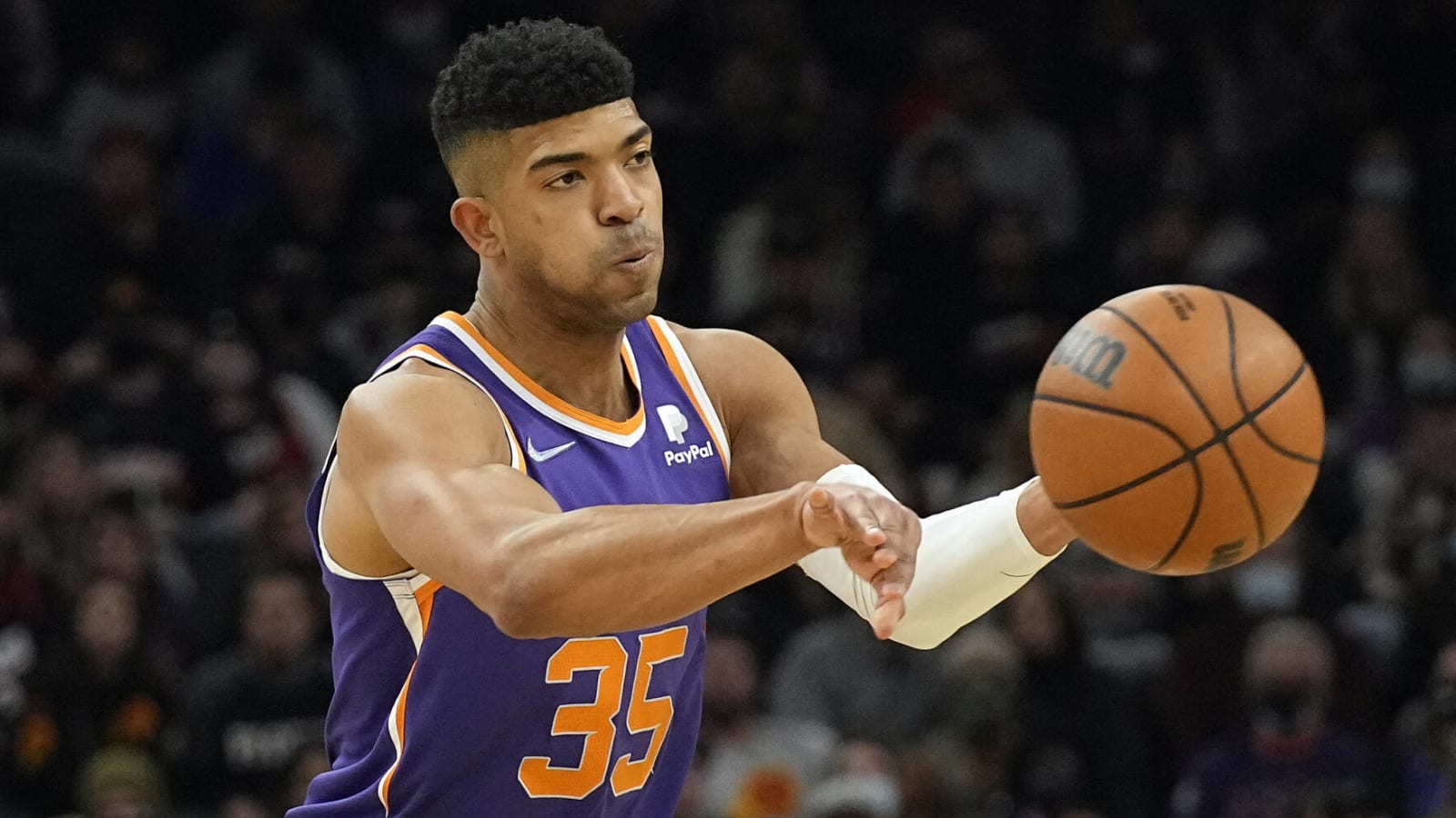 Chandler Hutchison to retire