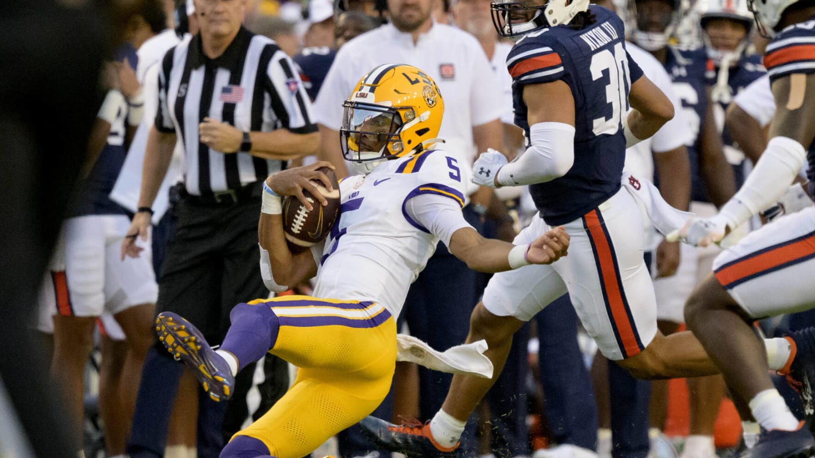 LSU QB Jayden Daniels hypes up running ability