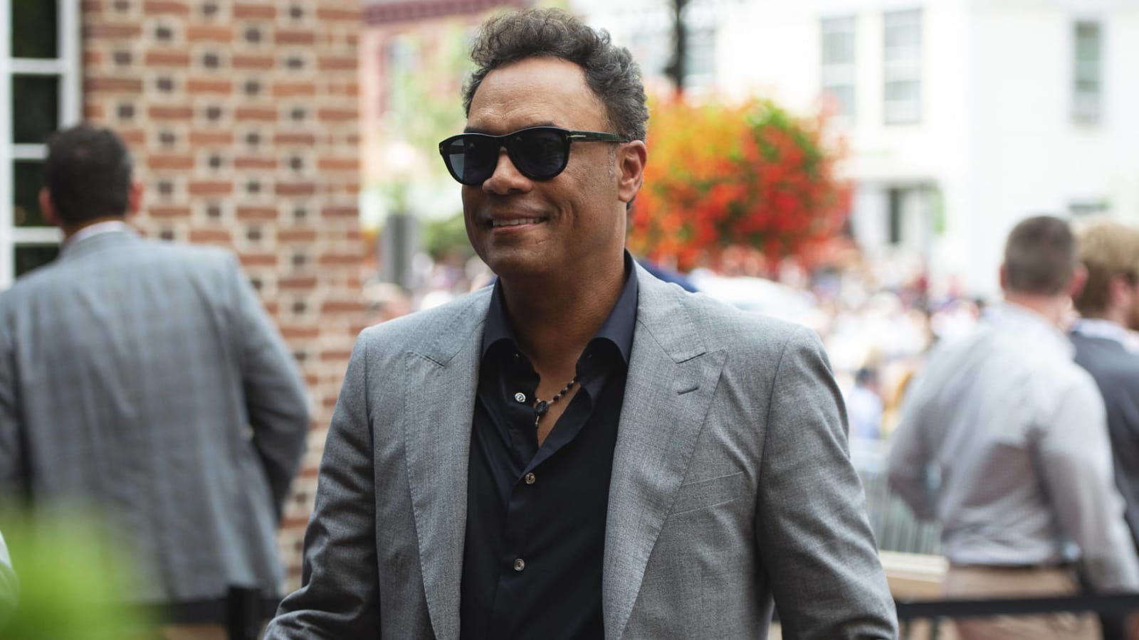 Roberto Alomar on ineligible list after sexual misconduct allegation