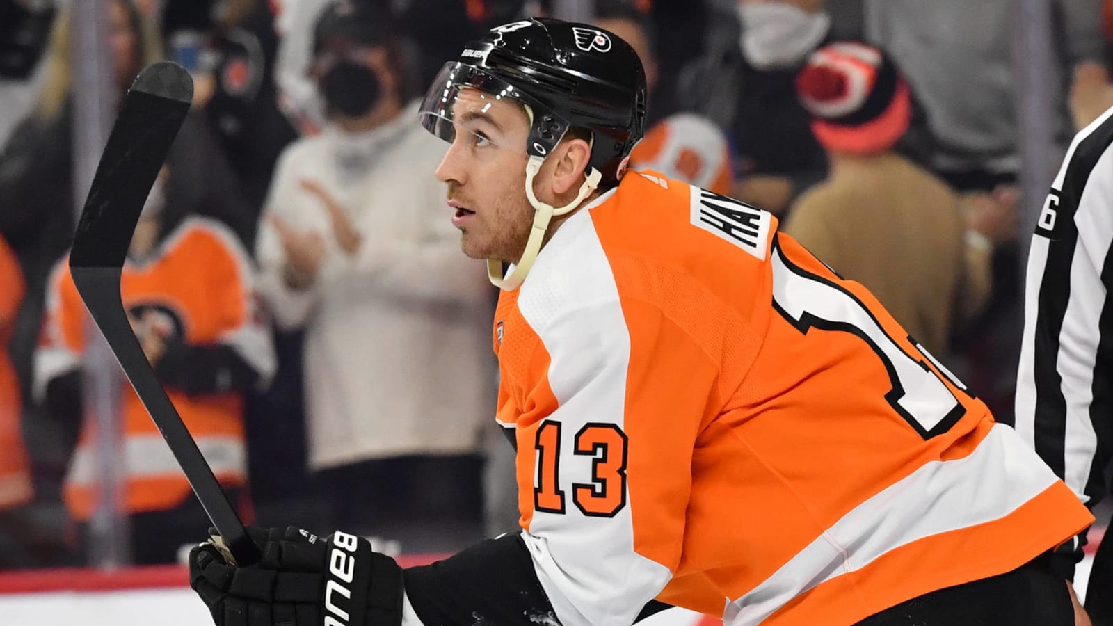 Flyers' Hayes, Hurricanes' Smith enter COVID protocol