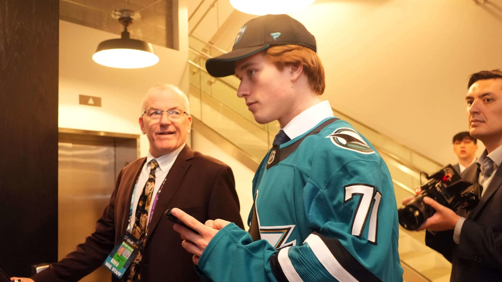Sharks sign No. 1 overall pick to entry-level contract