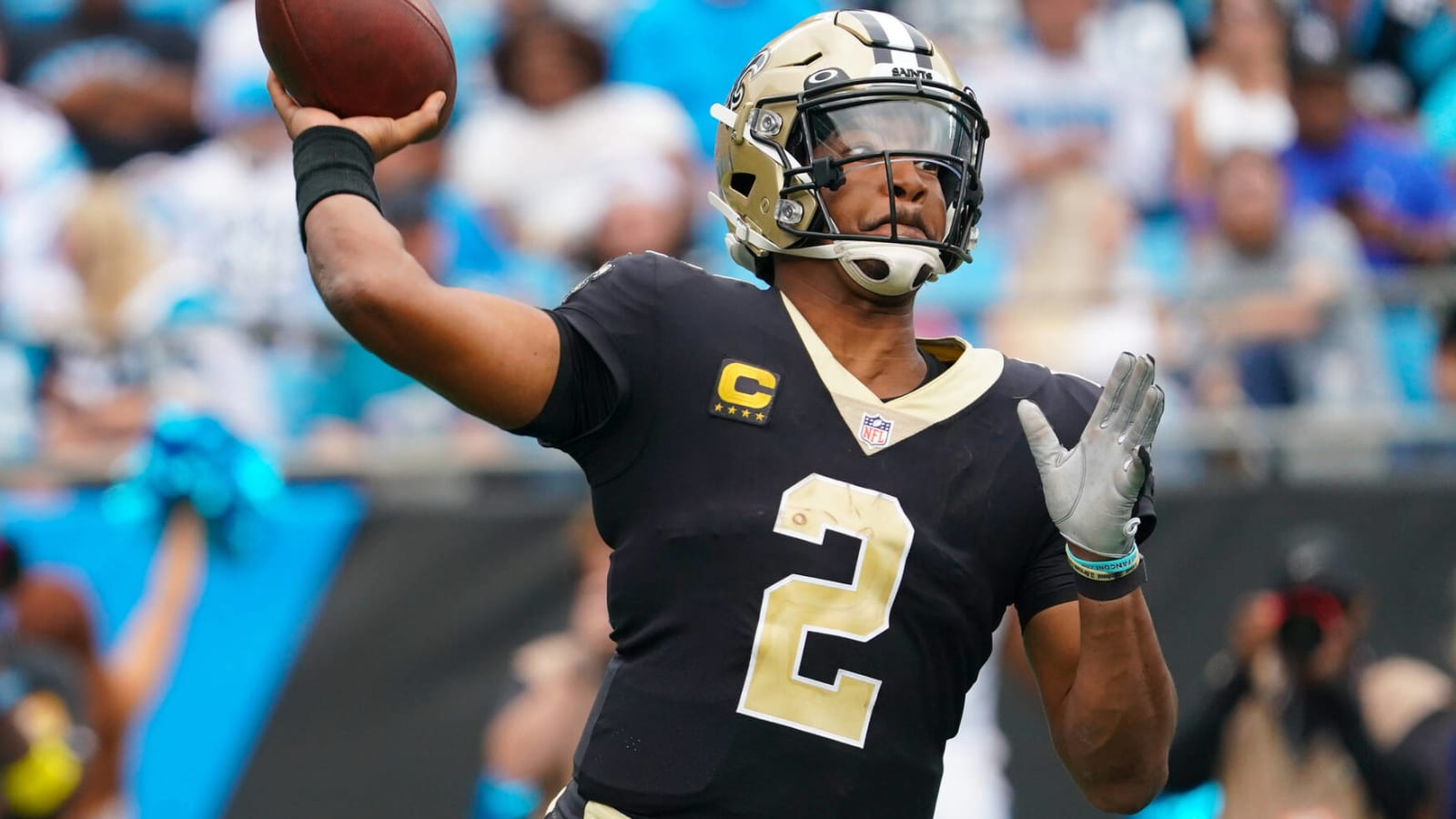 Jameis Winston injury: Saints QB playing with four back fractures