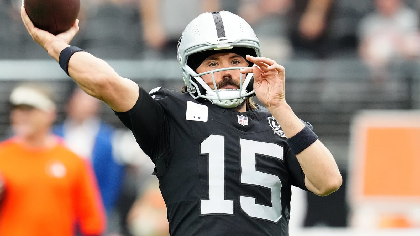 Raiders make QB change vs. Broncos
