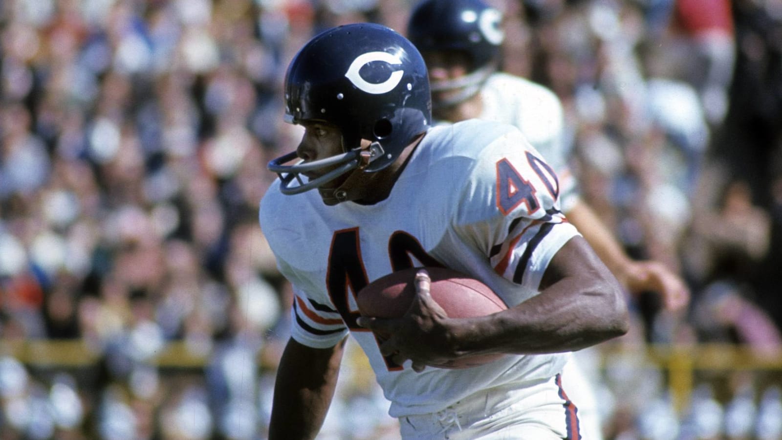 Hall of Fame running back Gale Sayers dies at 77