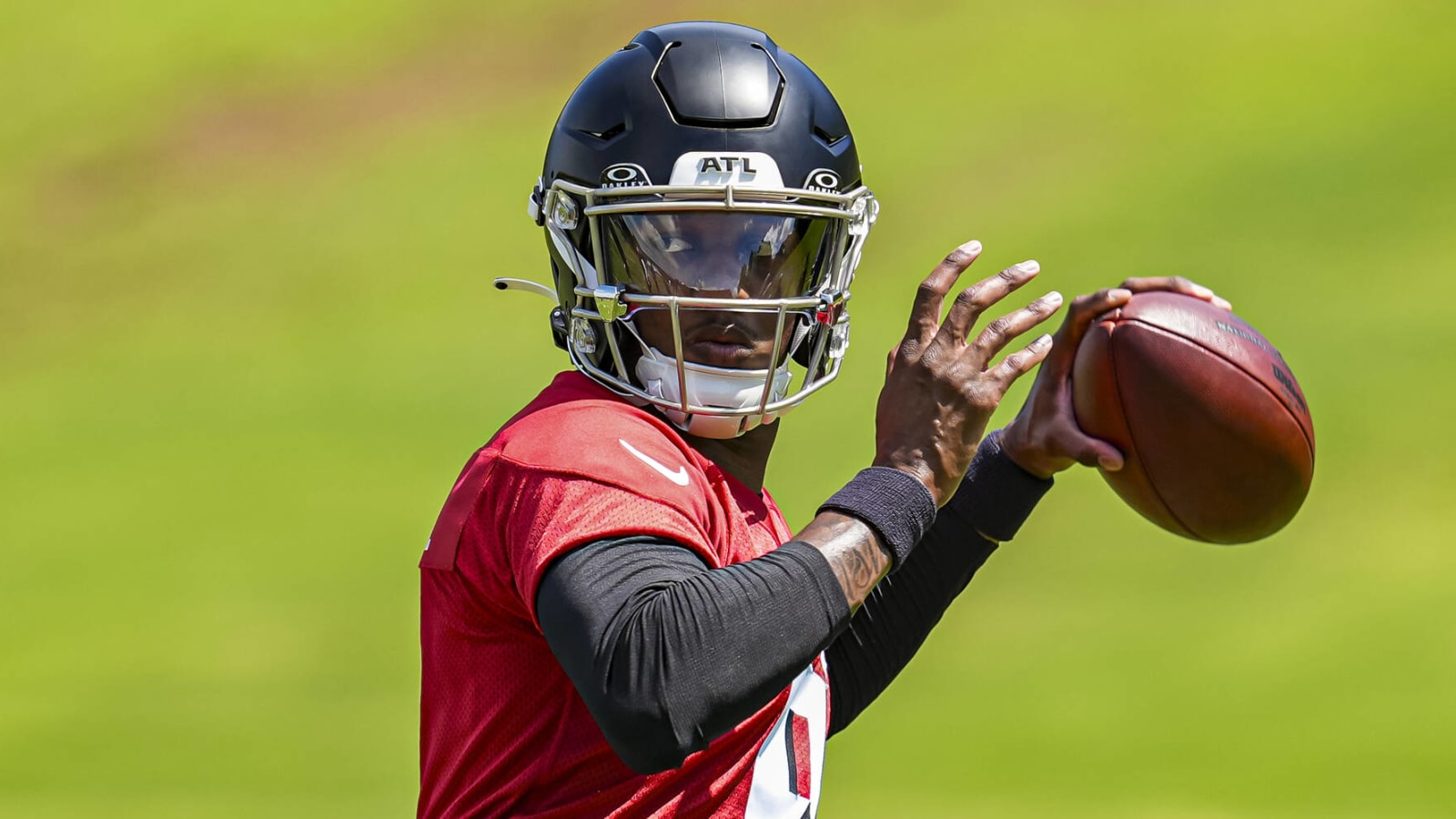 Watch: ‘Solid’ Michael Penix Jr.’s insane pace on the throw has multiple Falcons receivers dropping catches in practice