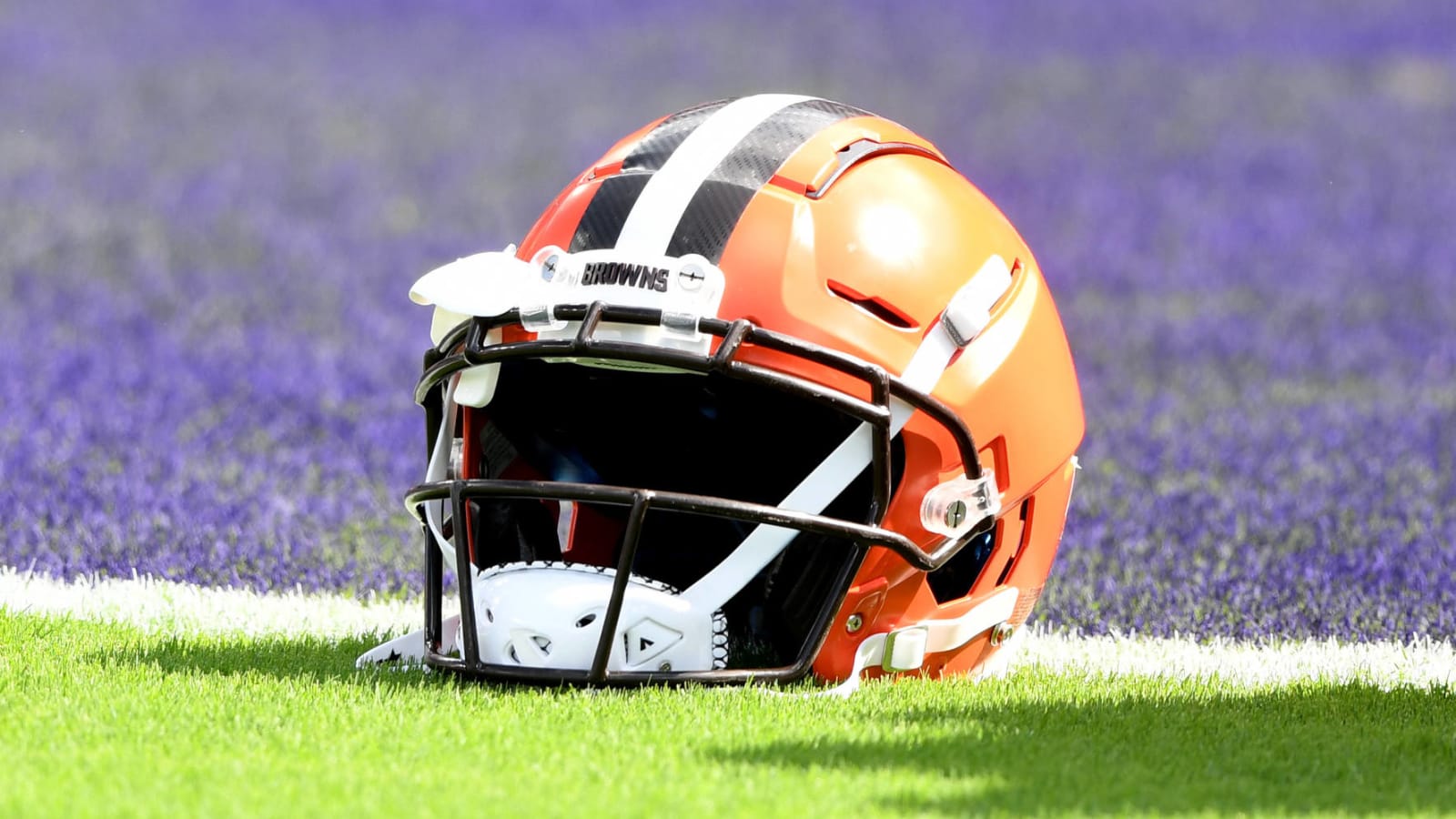 Browns close facility after player tests positive for COVID-19