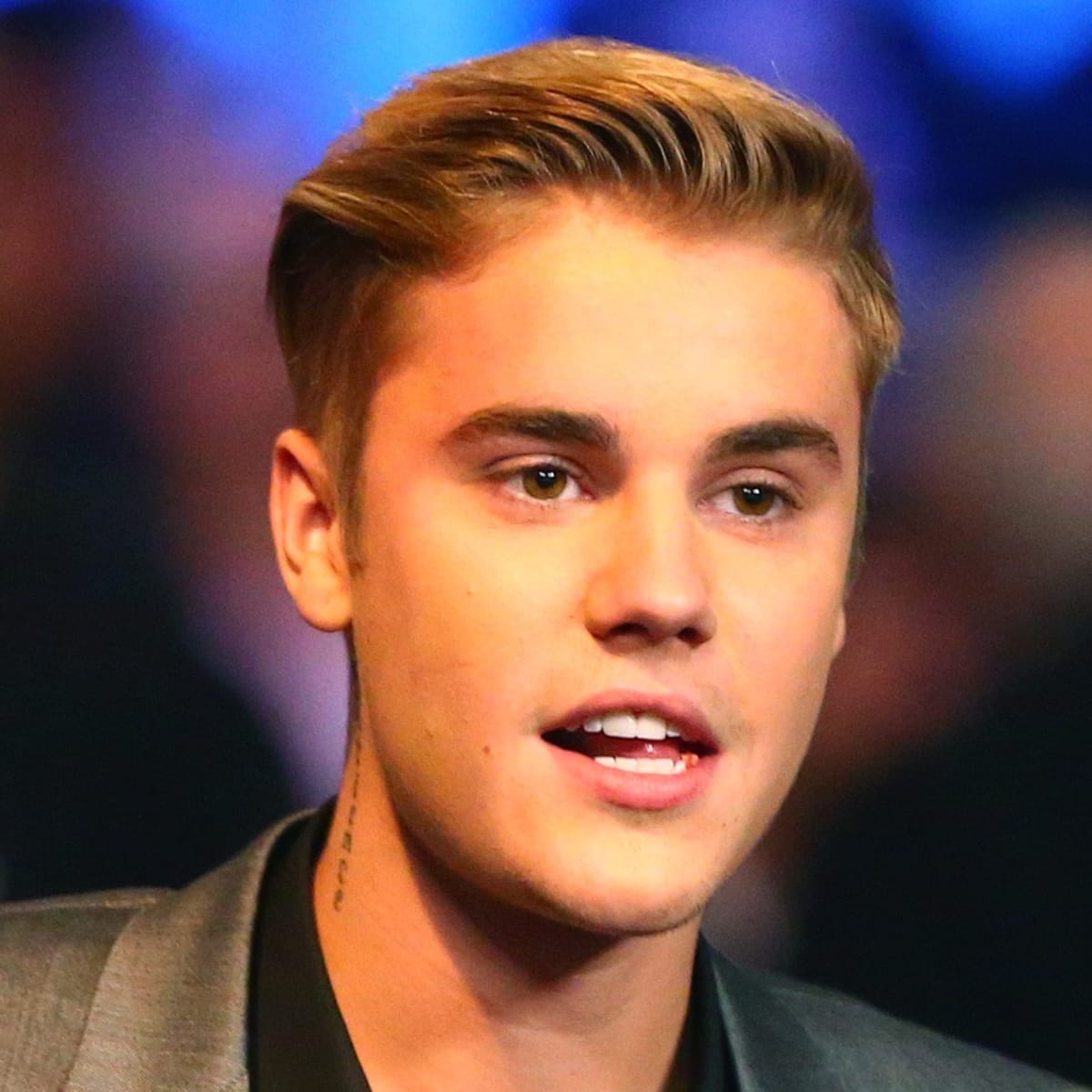 Justin Bieber booed by Montreal crowd for making fun of Canadiens